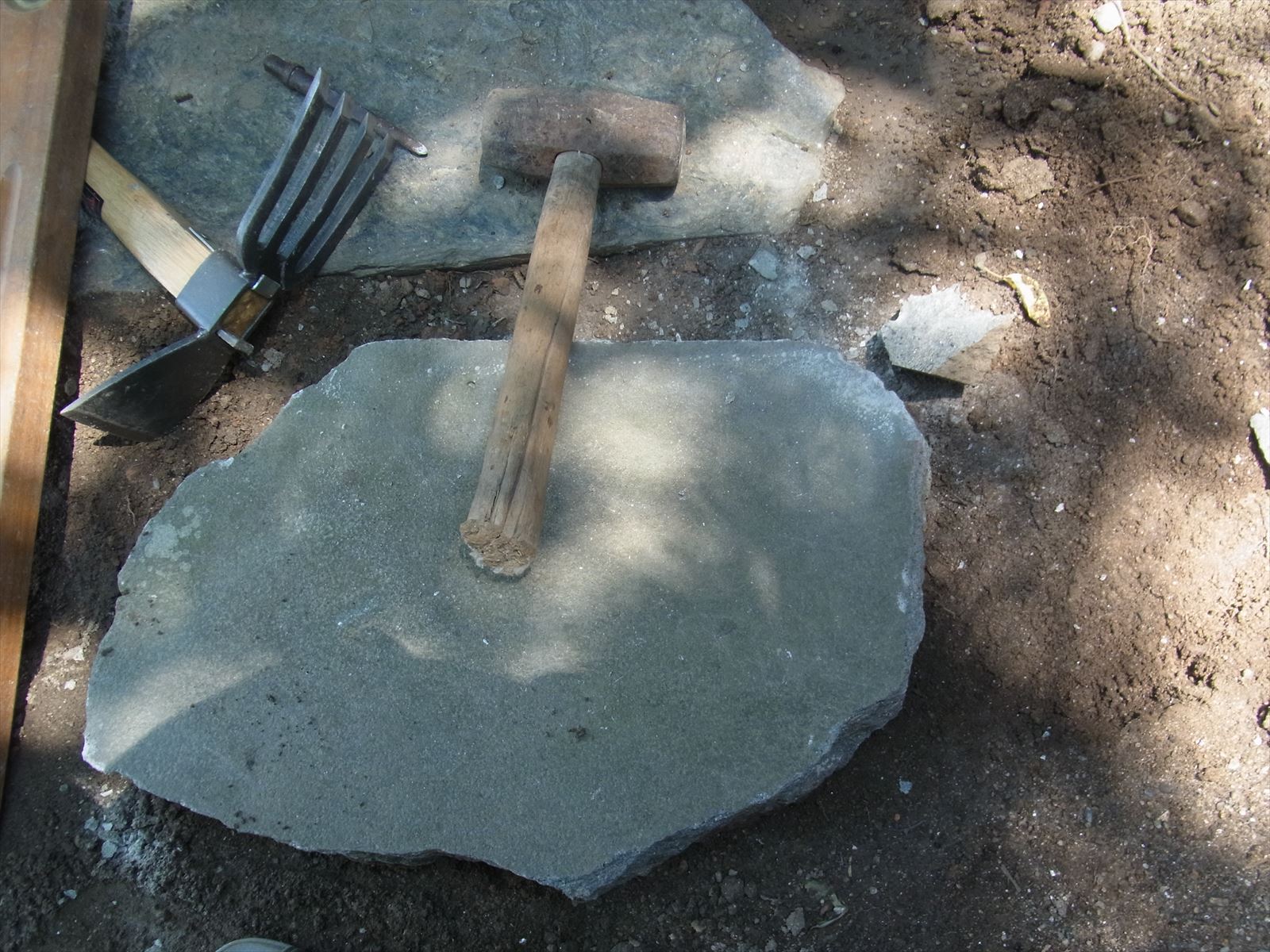 グラグラする敷石 飛び石 を固定する方法 Blog