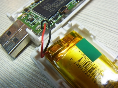 トランセンド(Transcend)のMP3プレイヤー MP330 分解 充電池 交換 3.7V